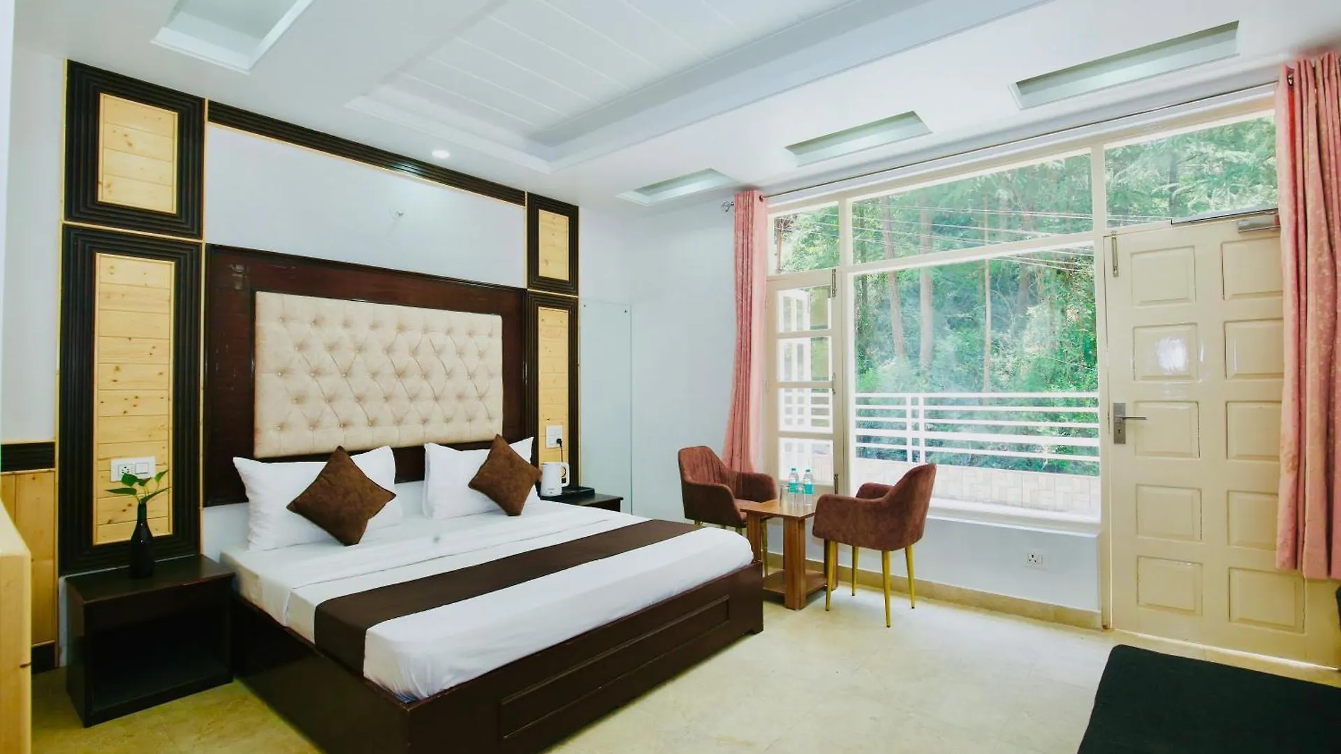 Nature Retreat New Shimla #City Centre #Near To Mall Road #Private Parking #Balcony View 4*,  India