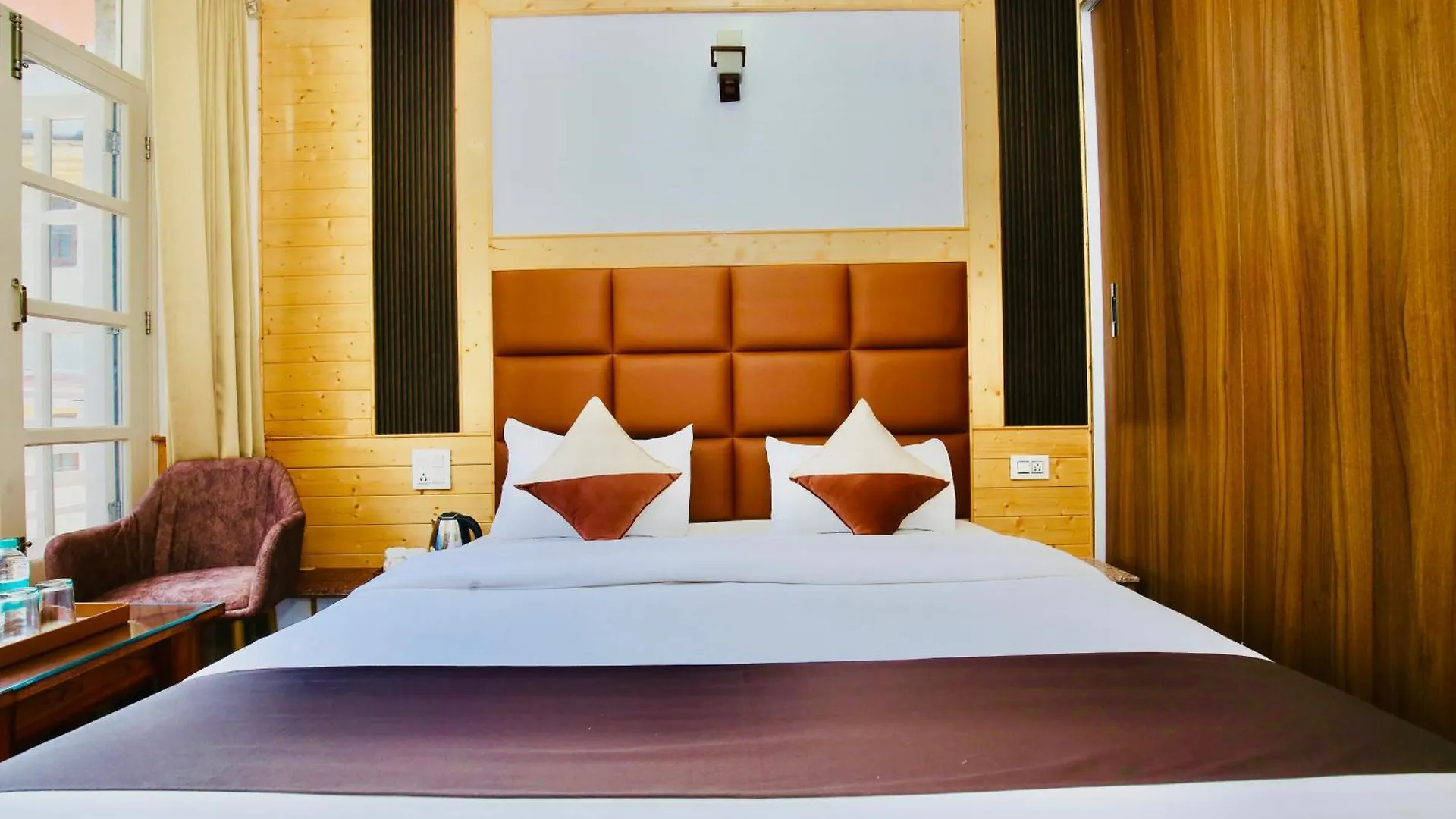 **** Hotel Nature Retreat New Shimla #City Centre #Near To Mall Road #Private Parking #Balcony View India
