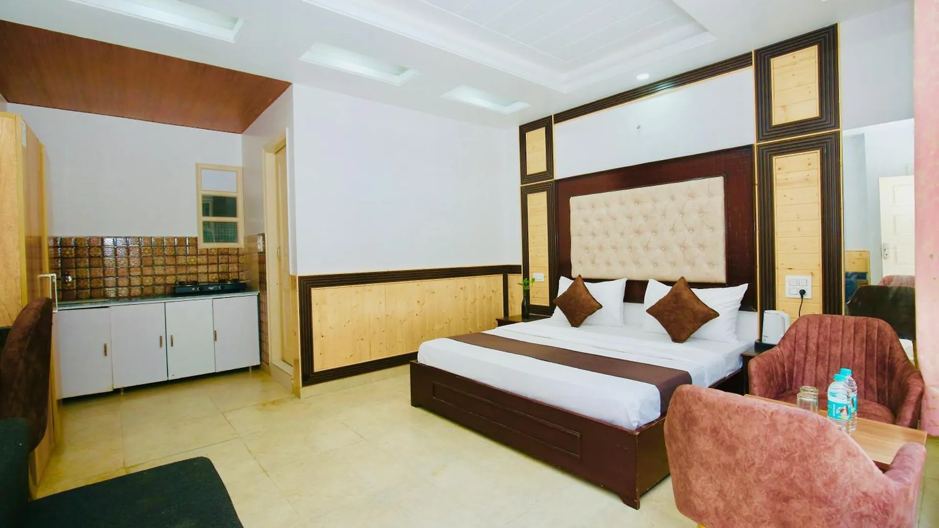 Nature Retreat New Shimla #City Centre #Near To Mall Road #Private Parking #Balcony View