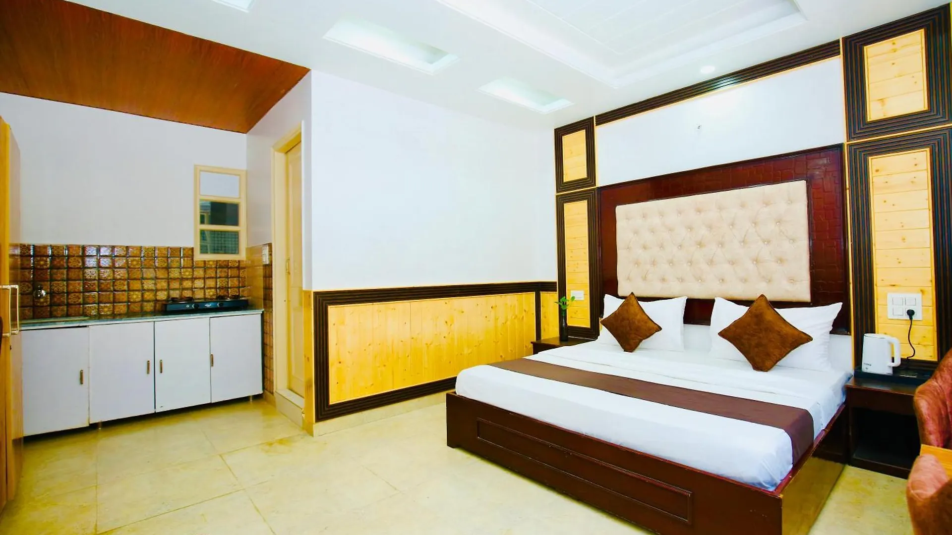 Nature Retreat New Shimla #City Centre #Near To Mall Road #Private Parking #Balcony View