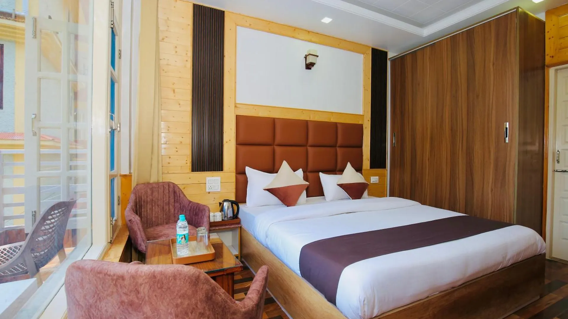Hotel Nature Retreat New Shimla #City Centre #Near To Mall Road #Private Parking #Balcony View